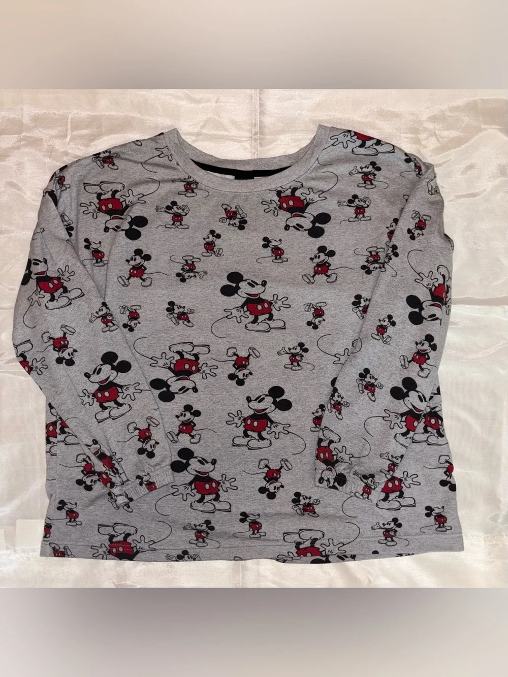 Disney Women’s/Unisex Gray Mickey Mouse Print Pajama Set - Red & Black Size M - Picture 2 of 8